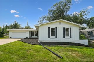 327 Parkland Drive SE, Cedar Rapids, IA 52403