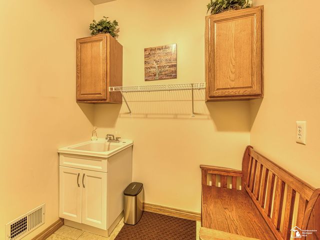 2886 E Country Lane, Monroe, MI 48162