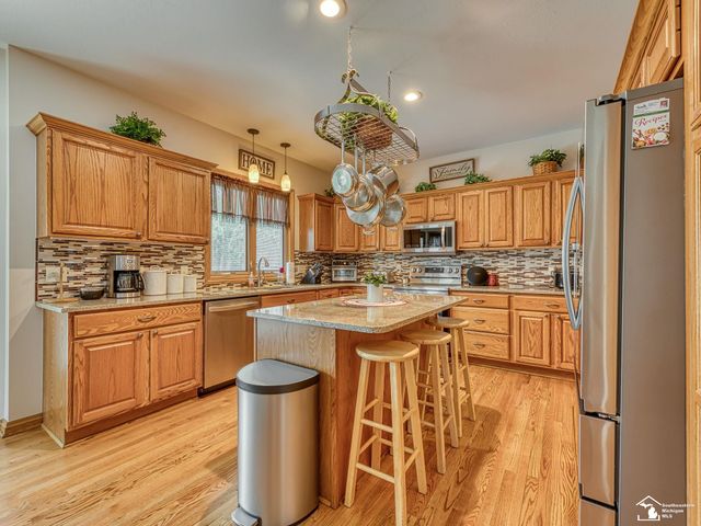 2886 E Country Lane, Monroe, MI 48162
