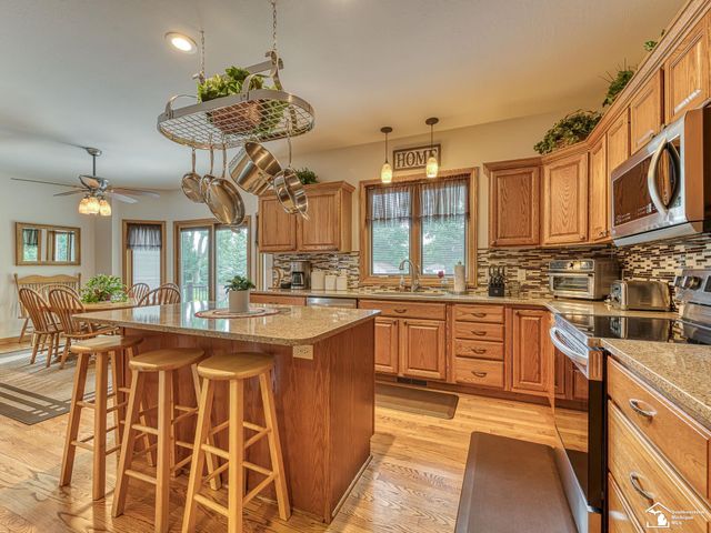 2886 E Country Lane, Monroe, MI 48162