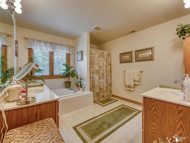 2886 E Country Lane, Monroe, MI 48162