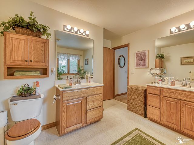 2886 E Country Lane, Monroe, MI 48162