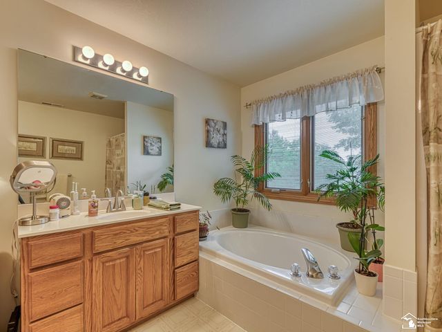 2886 E Country Lane, Monroe, MI 48162