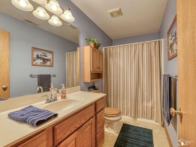 2886 E Country Lane, Monroe, MI 48162