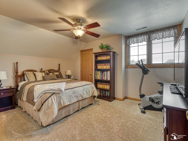 2886 E Country Lane, Monroe, MI 48162