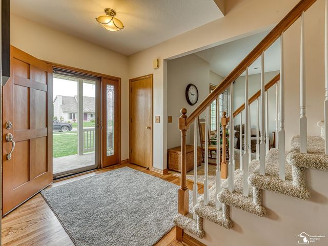 2886 E Country Lane, Monroe, MI 48162