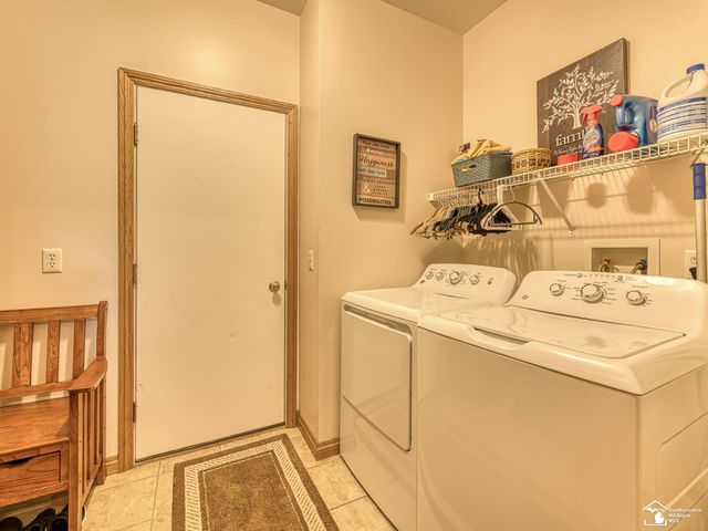 2886 E Country Lane, Monroe, MI 48162