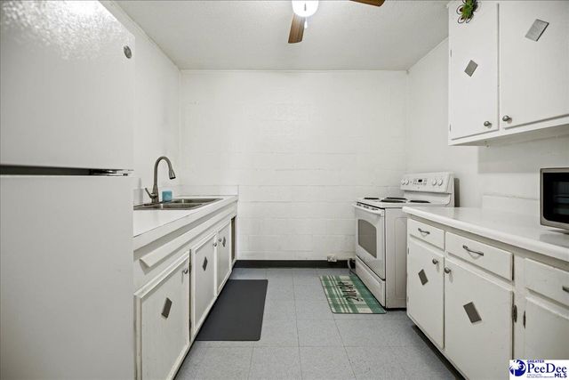 408 Bluff Rd, Hartsville, SC 29550