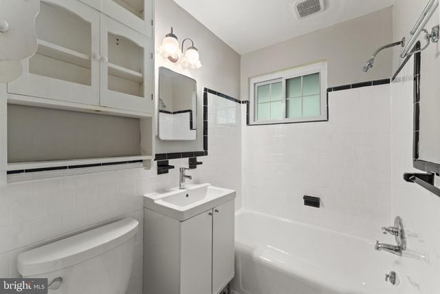 6801 WELLS PKWY, University Park, MD 20782
