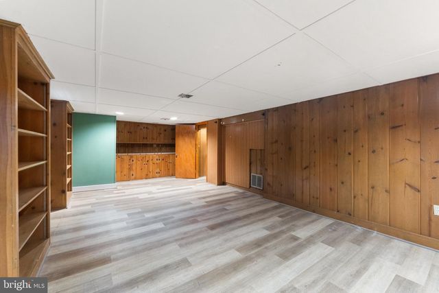 6801 WELLS PKWY, University Park, MD 20782