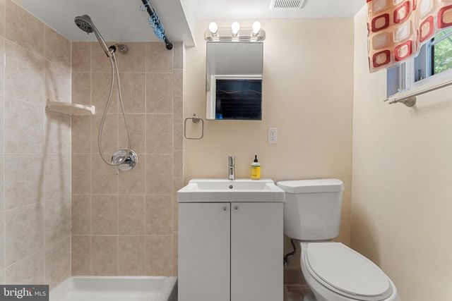 6801 WELLS PKWY, University Park, MD 20782