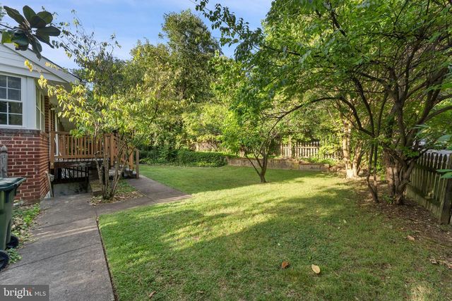 6801 WELLS PKWY, University Park, MD 20782