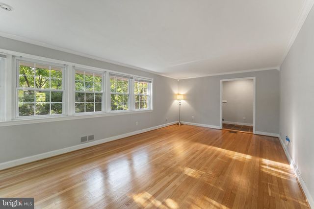 6801 WELLS PKWY, University Park, MD 20782