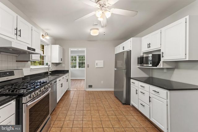 6801 WELLS PKWY, University Park, MD 20782