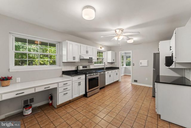 6801 WELLS PKWY, University Park, MD 20782
