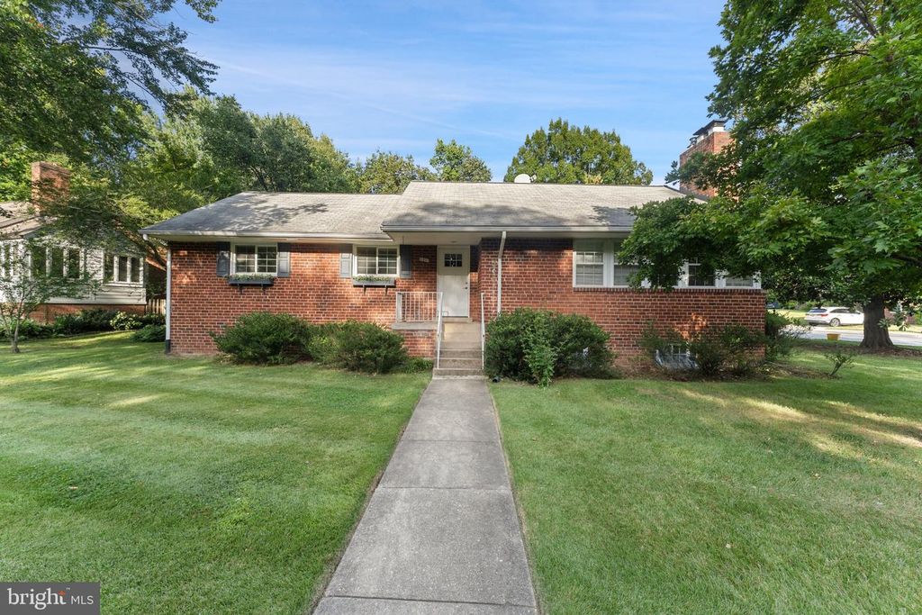 6801 WELLS PKWY, University Park, MD 20782