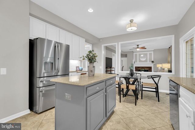 8622 LARKVIEW LN, Fairfax Station, VA 22039