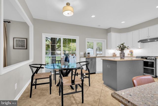 8622 LARKVIEW LN, Fairfax Station, VA 22039