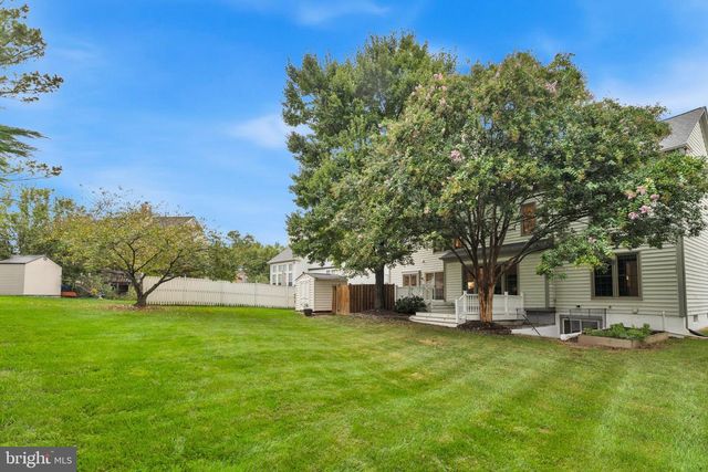 8622 LARKVIEW LN, Fairfax Station, VA 22039