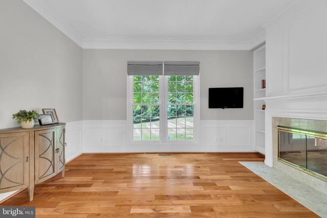 8622 LARKVIEW LN, Fairfax Station, VA 22039