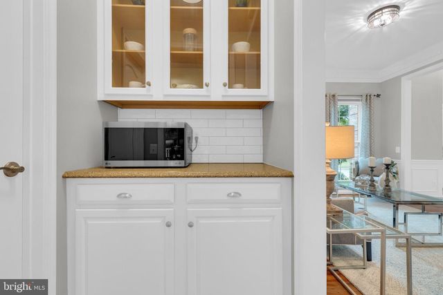 8622 LARKVIEW LN, Fairfax Station, VA 22039