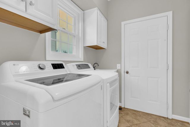 8622 LARKVIEW LN, Fairfax Station, VA 22039