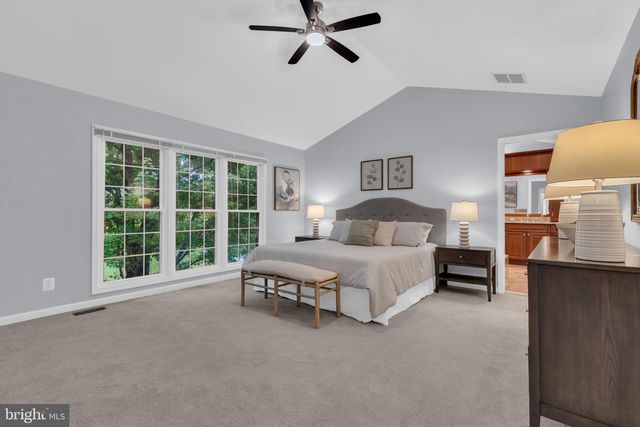 8622 LARKVIEW LN, Fairfax Station, VA 22039