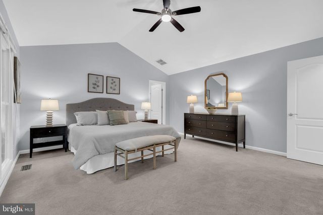 8622 LARKVIEW LN, Fairfax Station, VA 22039