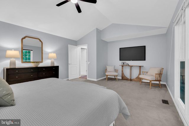 8622 LARKVIEW LN, Fairfax Station, VA 22039