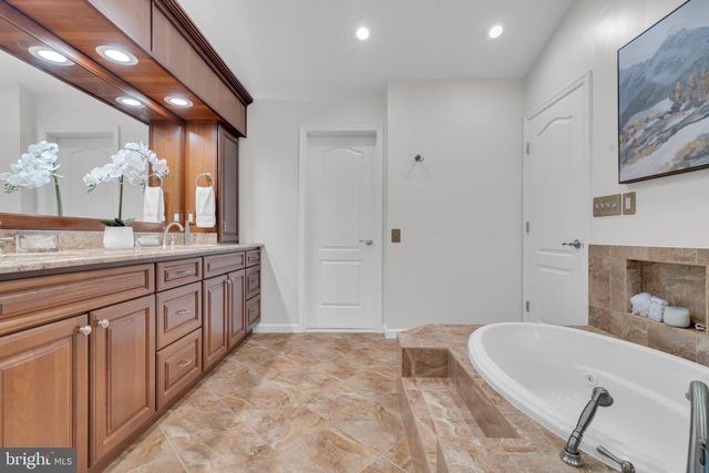 8622 LARKVIEW LN, Fairfax Station, VA 22039