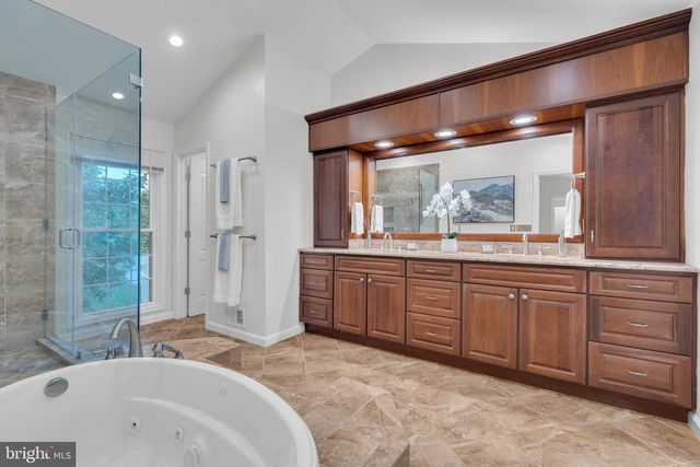 8622 LARKVIEW LN, Fairfax Station, VA 22039