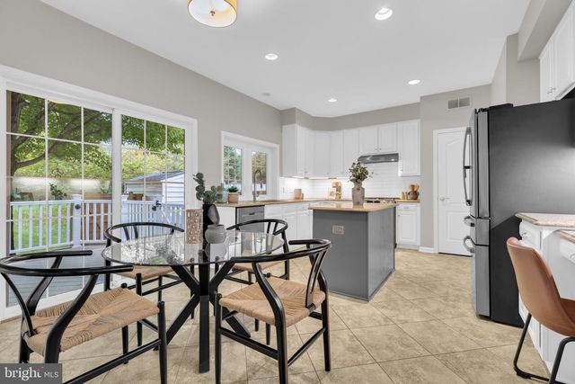 8622 LARKVIEW LN, Fairfax Station, VA 22039