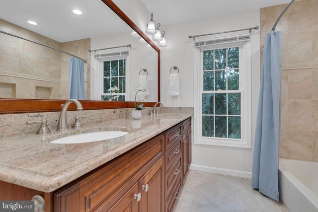 8622 LARKVIEW LN, Fairfax Station, VA 22039