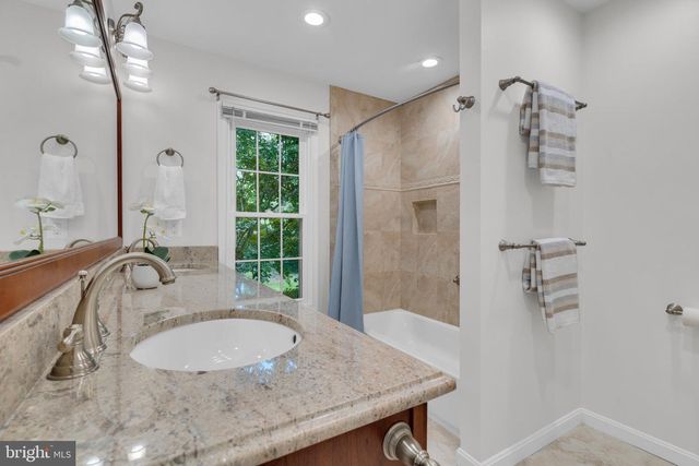 8622 LARKVIEW LN, Fairfax Station, VA 22039