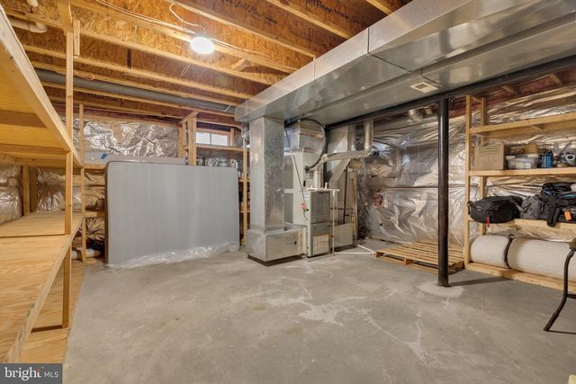 8622 LARKVIEW LN, Fairfax Station, VA 22039