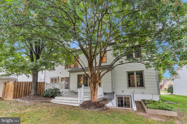 8622 LARKVIEW LN, Fairfax Station, VA 22039