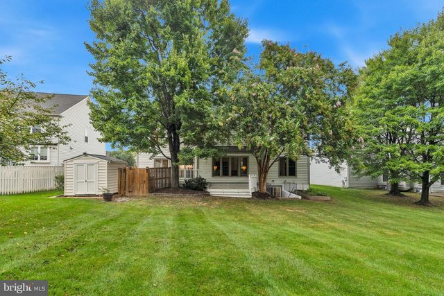 8622 LARKVIEW LN, Fairfax Station, VA 22039