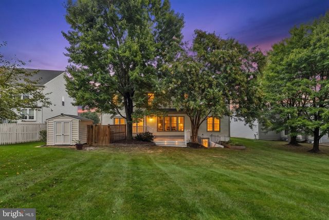 8622 LARKVIEW LN, Fairfax Station, VA 22039