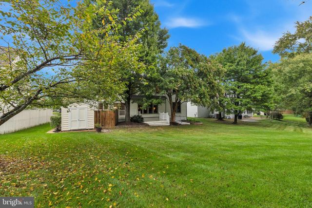 8622 LARKVIEW LN, Fairfax Station, VA 22039