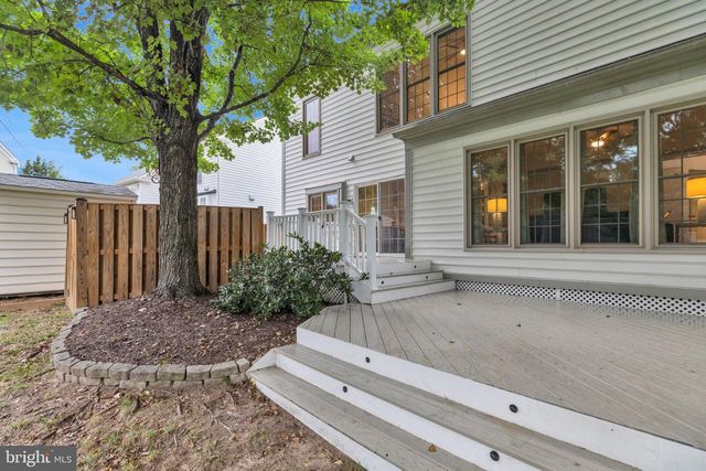 8622 LARKVIEW LN, Fairfax Station, VA 22039