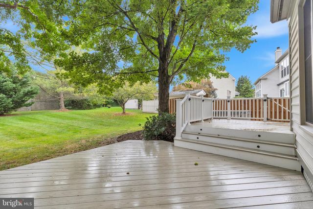 8622 LARKVIEW LN, Fairfax Station, VA 22039