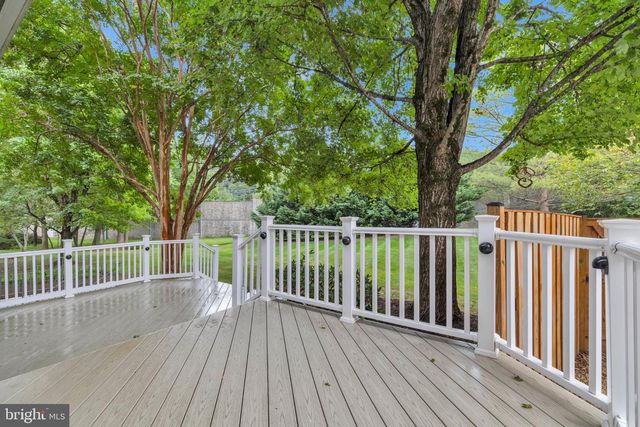 8622 LARKVIEW LN, Fairfax Station, VA 22039