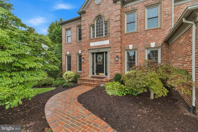 8622 LARKVIEW LN, Fairfax Station, VA 22039