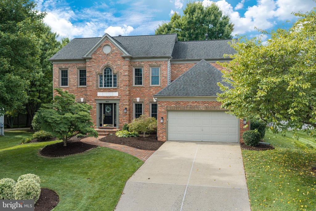 8622 LARKVIEW LN, Fairfax Station, VA 22039