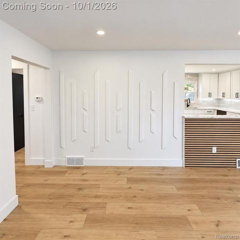 21731 Edmunton Street, Saint Clair Shores, MI 48080