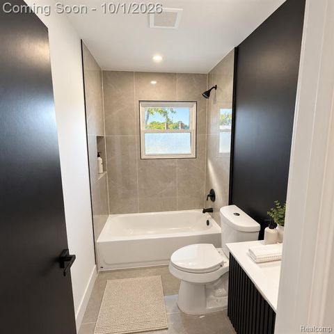21731 Edmunton Street, Saint Clair Shores, MI 48080