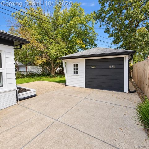 21731 Edmunton Street, Saint Clair Shores, MI 48080