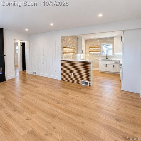 21731 Edmunton Street, Saint Clair Shores, MI 48080