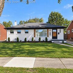 21731 Edmunton Street, Saint Clair Shores, MI 48080
