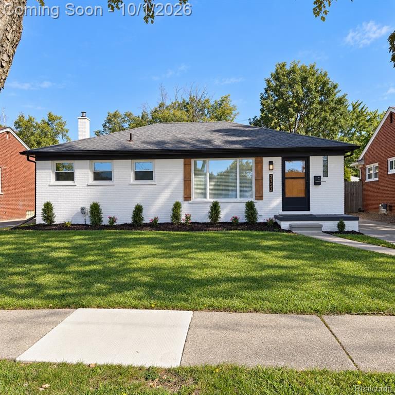21731 Edmunton Street, Saint Clair Shores, MI 48080